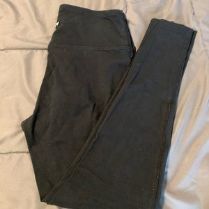 Black high waisted leggings.